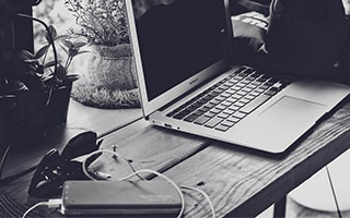 湖人战胜马刺，豪取四连胜